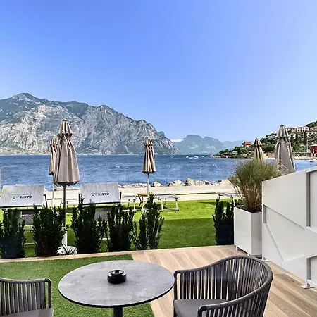 Castello Front 4*