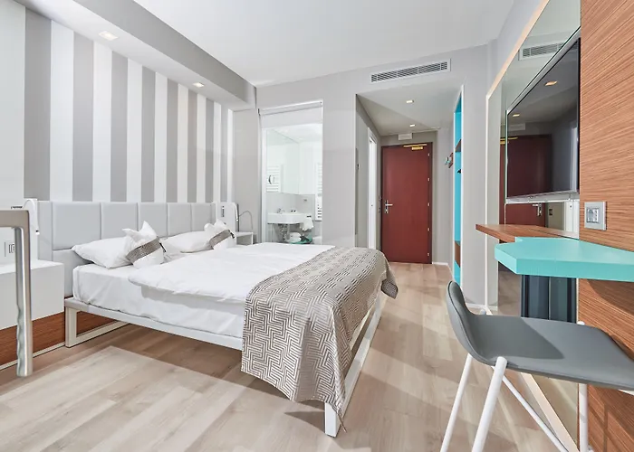 Castello Lake Front 4*