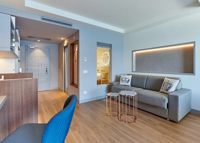 Hotell Castello Lake Front 4*