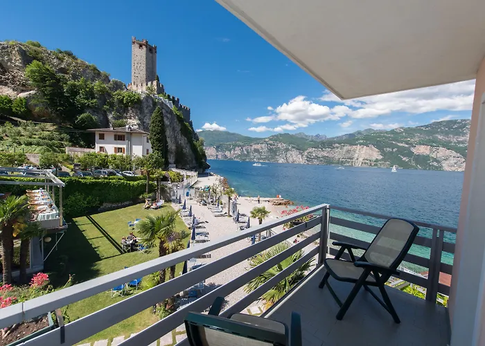 Hotell Castello Lake Front 4*