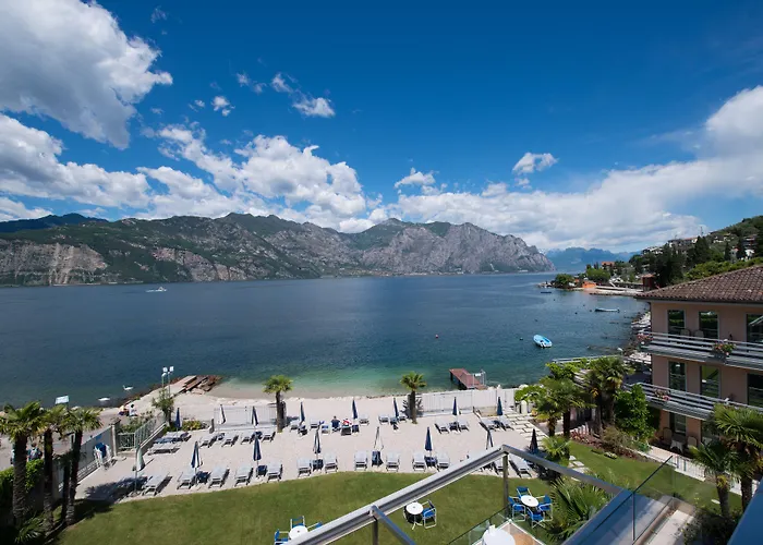 Hotell Castello Lake Front 4*