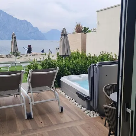 Castello Front 4* Malcesine
