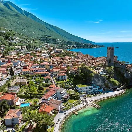 Castello Front 4* Malcesine