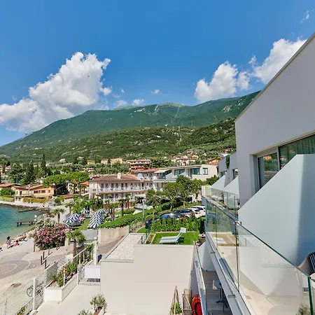 Hotel Castello Front