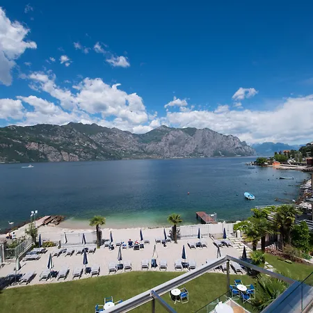 호텔 Castello Front 4*