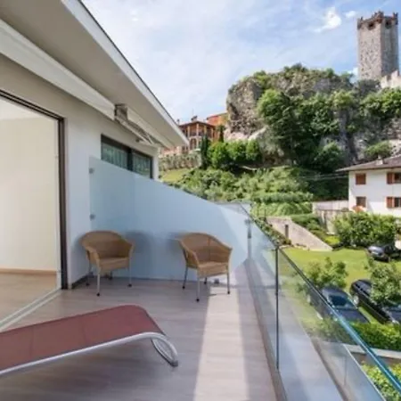 Castello Front 4*