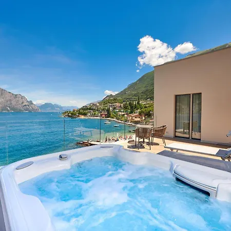 Castello Front 4* Malcesine