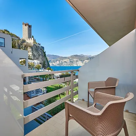 Castello Front 4* Malcesine