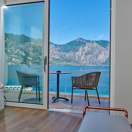 Castello Front 4* Malcesine