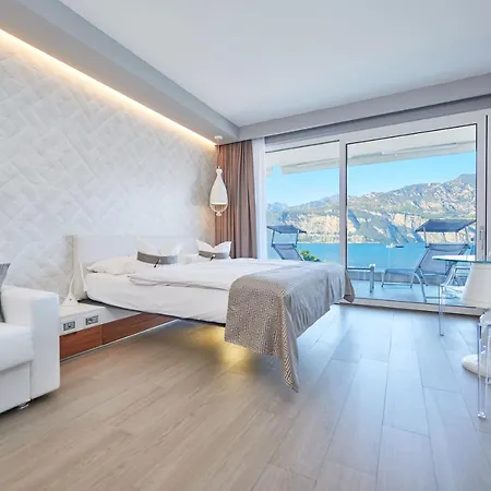 Castello Front 4* Malcesine