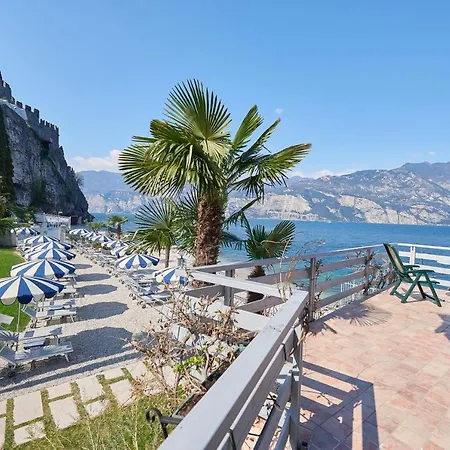 Castello Front Hotel Malcesine