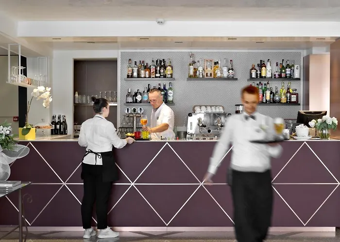 Castello Front Отель Мальчезине