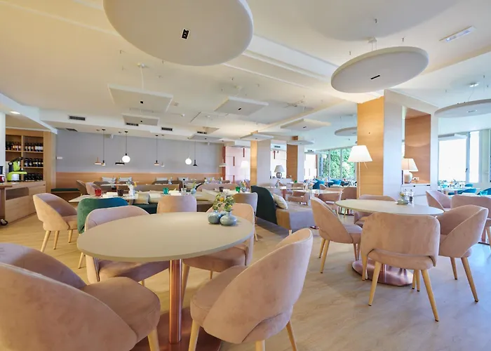 Castello Front Отель Мальчезине