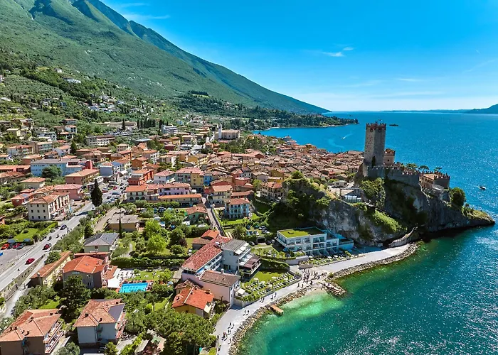 Castello Front 4* Мальчезине