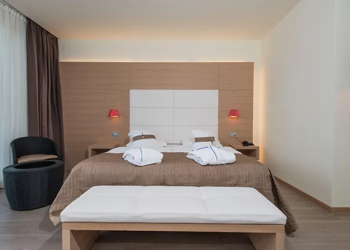 Castello Front Мальчезине