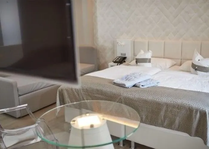 Castello Front 4* Мальчезине