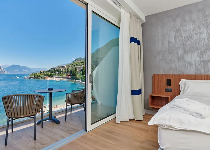 Otel Castello Front 4*