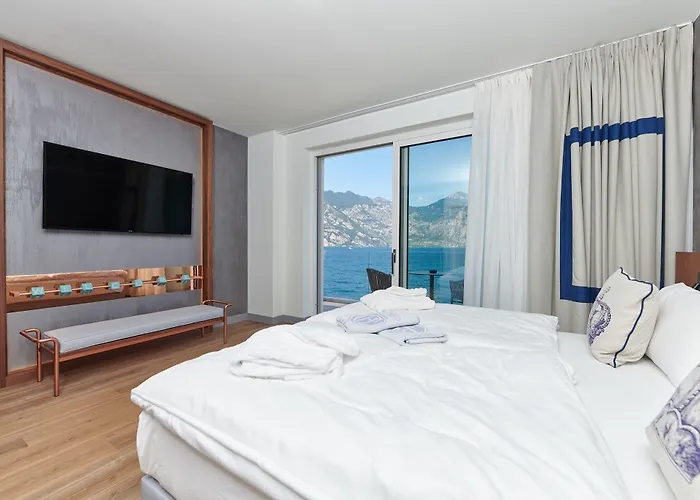 Castello Front 4* Malcesine