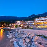 Castello Lake Front Hotel