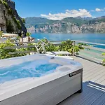 Castello Front Hotel