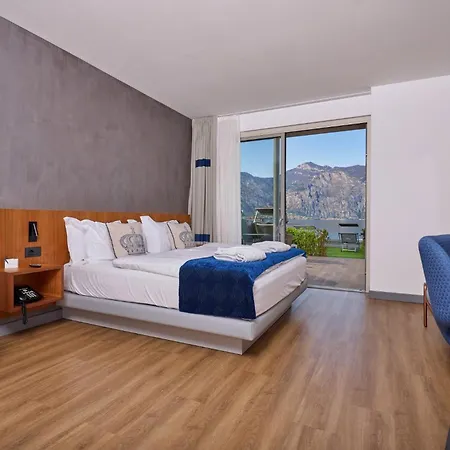Castello Lake Front Hotel