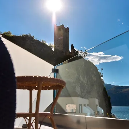 Castello Lake Front Hotel