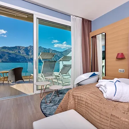 Castello Front マルチェージネ