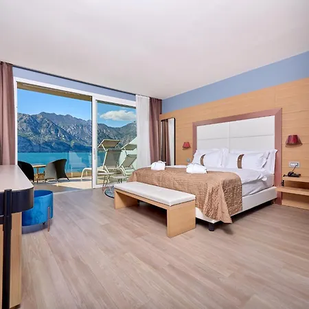 Hotel Castello Lake Front 4*