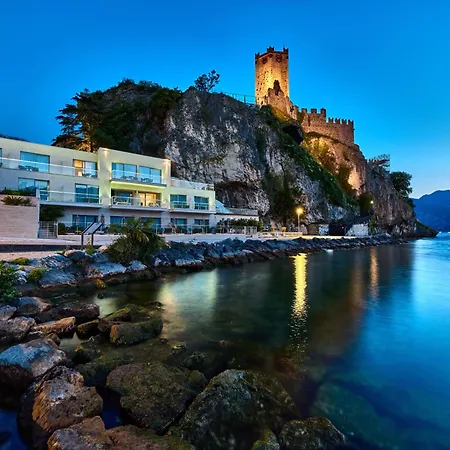 Castello Front マルチェージネ