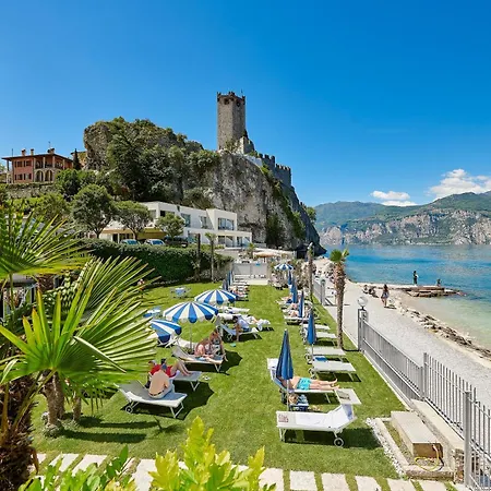 Castello Lake Front Hotel