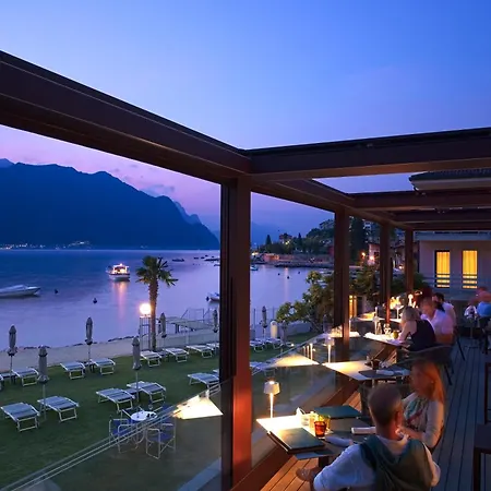 Castello Front 4* Malcesine