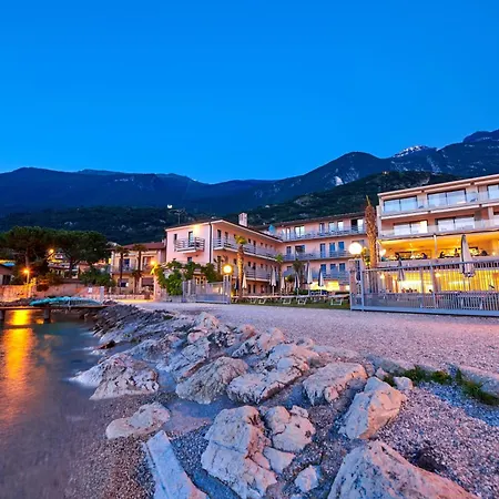 Castello Front Hotel
