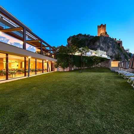 Szálloda Castello Front 4*