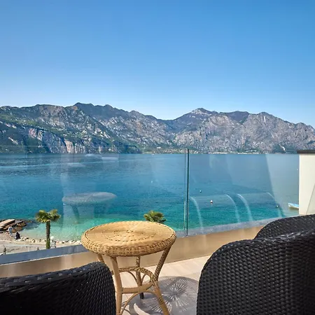 ホテル Castello Front マルチェージネ