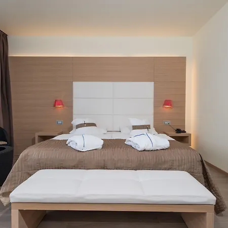 Castello Front マルチェージネ