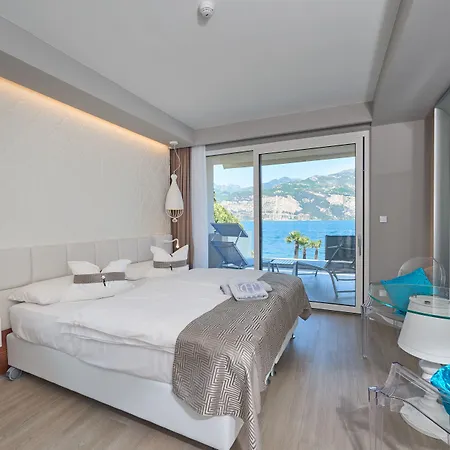 Castello Front ホテル 4*