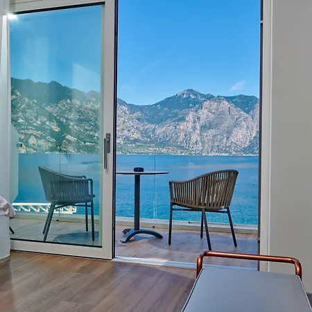 Castello Front ホテル マルチェージネ