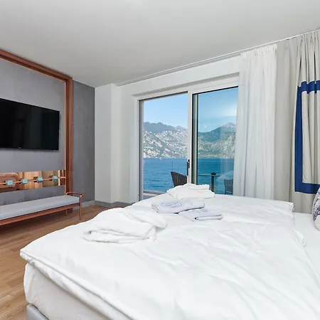 Castello Front 4* Malcesine