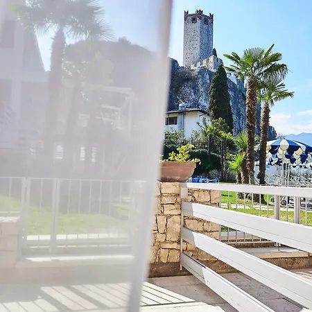 Castello Front マルチェージネ