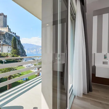 Castello Front マルチェージネ