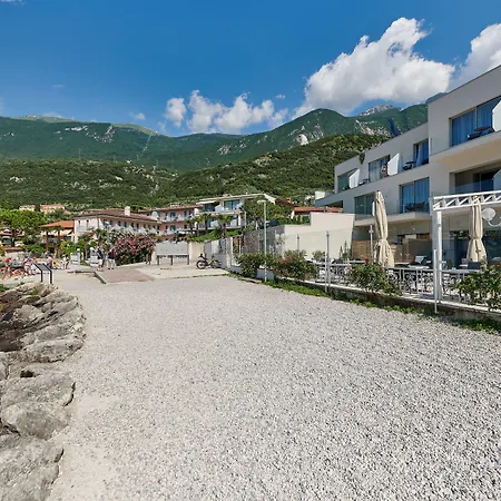 Castello Front מלון 4*