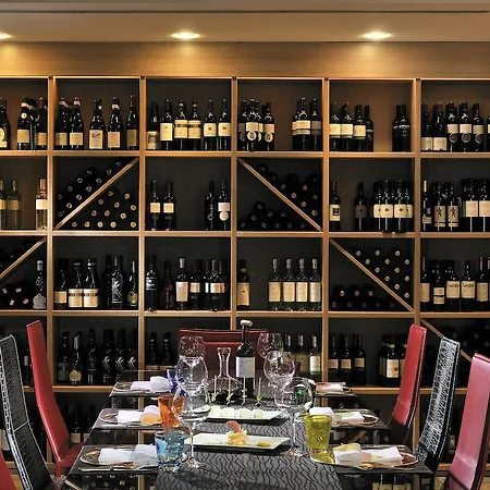 Castello Front ホテル マルチェージネ