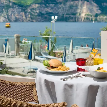 Castello Front ホテル