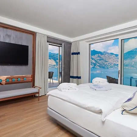 Castello Lake Front 4*