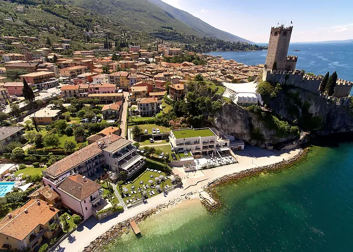 Castello Lake Front 4*