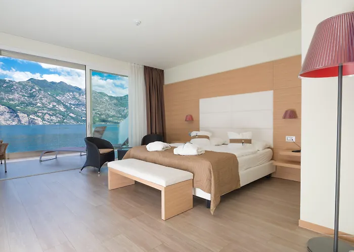 Hotell Castello Lake Front