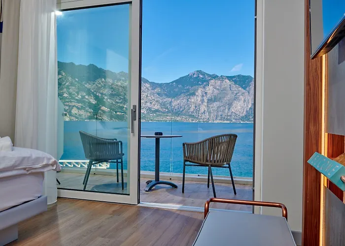 Castello Lake Front Hotel Malcesine
