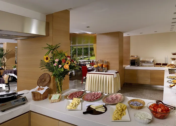 Hotel Castello Lake Front