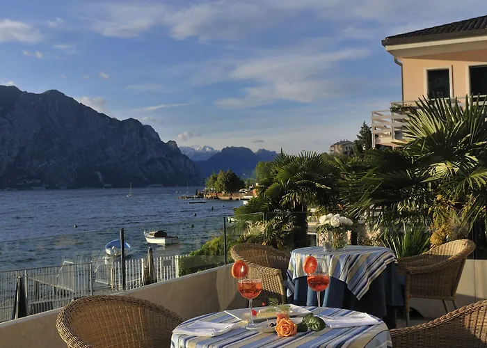 Castello Lake Front Hotell