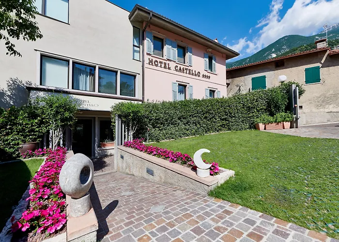 Castello Lake Front Hotell